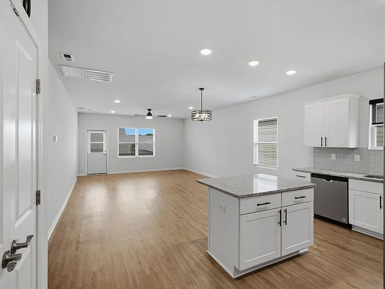 3707 Clementine Ln — Photo 8