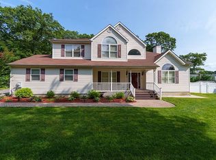 37A Elm St, Ronkonkoma, NY 11779