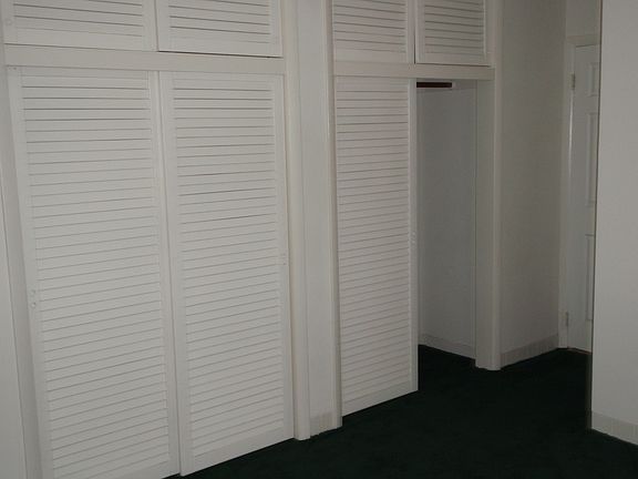 5th image of 901 SW 32nd Ct APT 4
