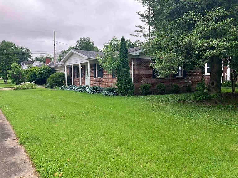 900 S Saint James Blvd — Photo 28