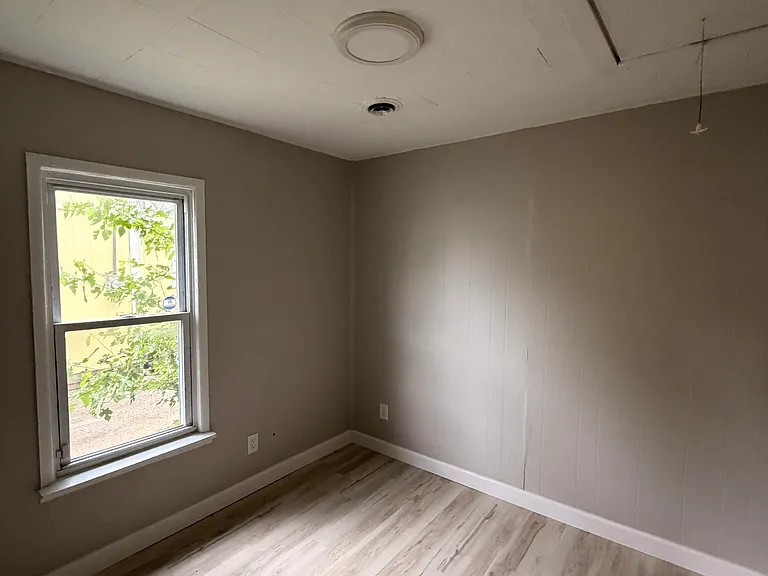 11299 Chalmers Ave — Photo 9