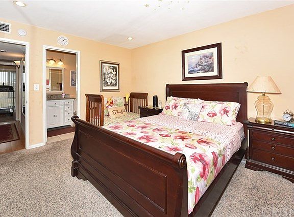 5th image of 20134 Leadwell St Unit 106