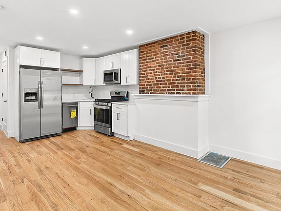 3rd image of 578 Bainbridge St #1