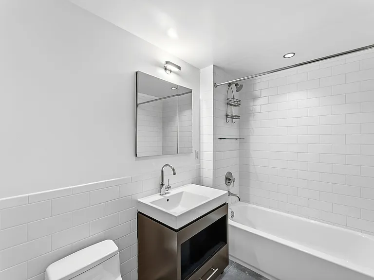 554 W 54th St #28A — Photo 9