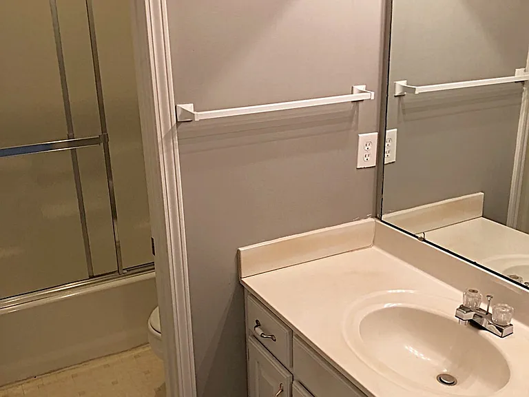 Hallway Full Bath