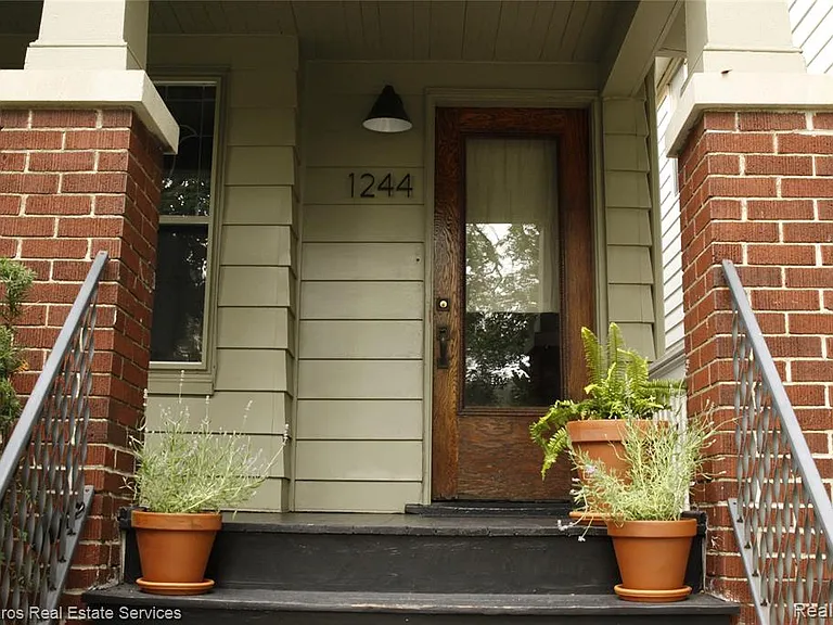 1244 Maryland St — Photo 2