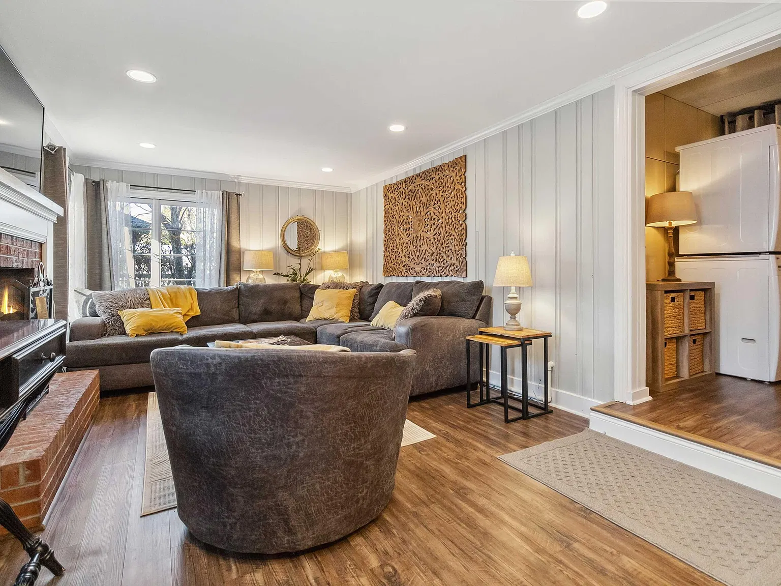 4 bed, 2.0 bath, 2400 sqft, $2,150 — Photo 3