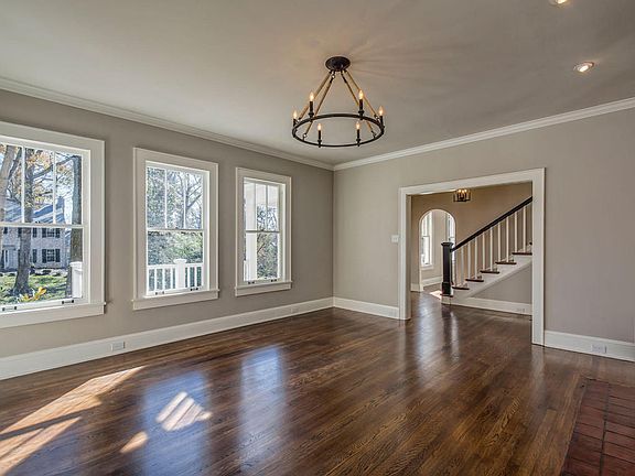 5th image of 513 Forest Hills Blvd