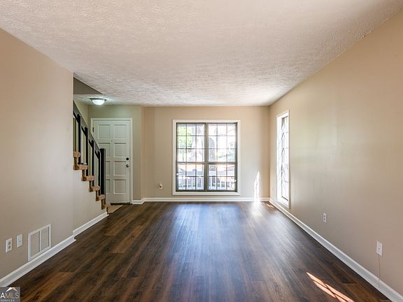 5th image of 998 Ascot Ct
