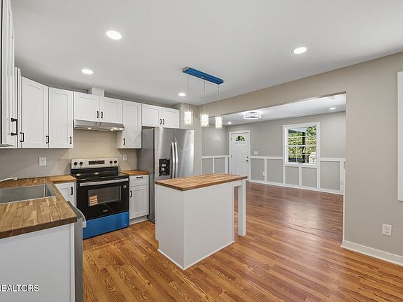 5th image of 3220 Wilson Ave