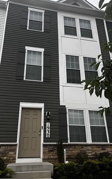 1930 Fauna Dr — Photo 1