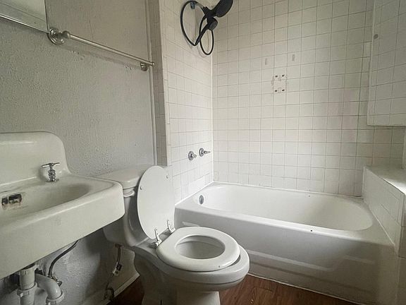 5th image of 1702 Dakota St APT 2
