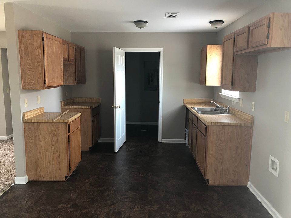 2nd image of 602 E Staggs St