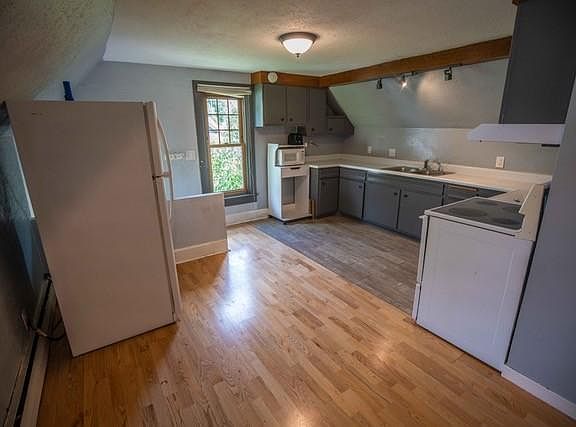 5th image of 616 W Belleview St
