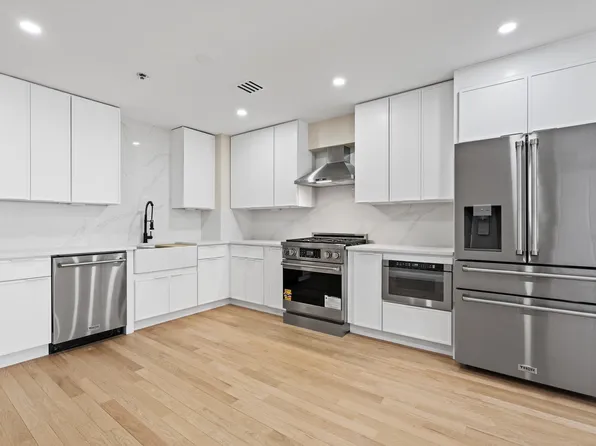 306 Grand Street image 1 of 20