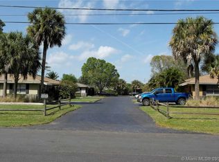 4633 Grove St, Haverhill, FL 33415