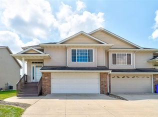 32 Cattail Ln, North Liberty, IA 52317