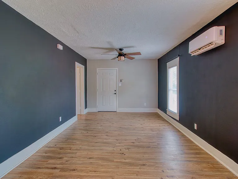 3201 Adelia St — Photo 6