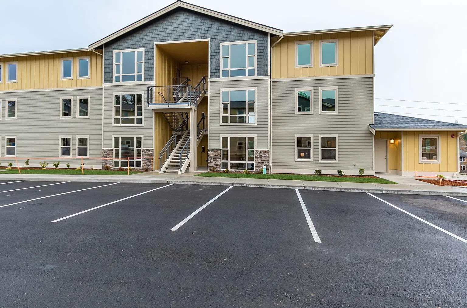 M1249 - Park Terrace Apartments — Photo 1