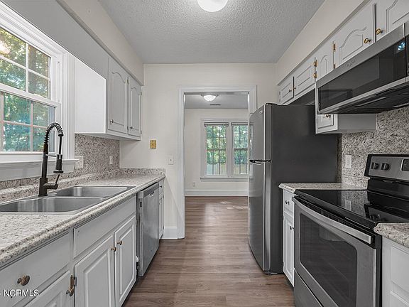 2nd image of 904 Autumn Drive