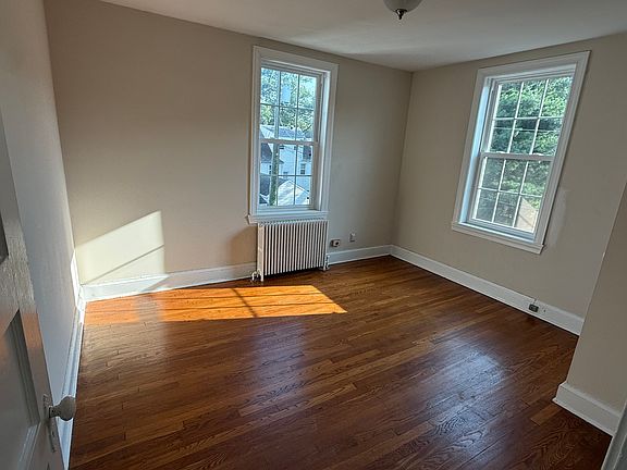 2nd image of 11 E Custis Ave APT 21