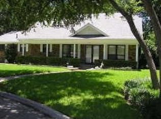 306 Somerset Cir, Bedford, TX 76022