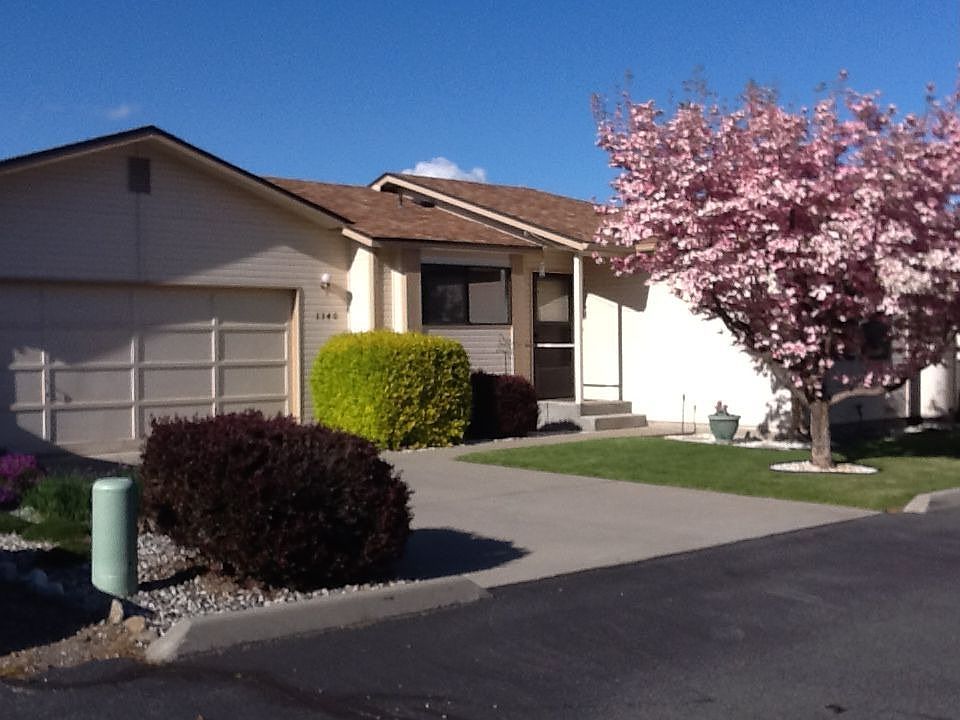 Front Yard / Driveway