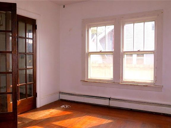 5th image of 252 Main St