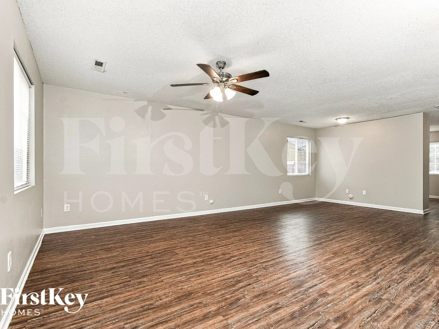 4 bed, 2.5 bath, 2442 sqft, $2,220 — Photo 4