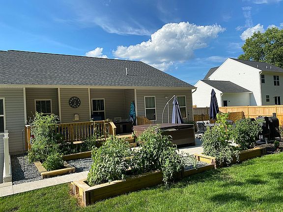 3rd image of 1015 Wythe Ct