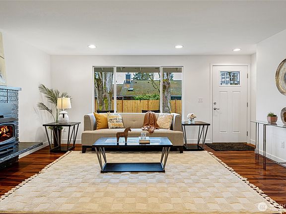 4th image of 17424 Spruce Way