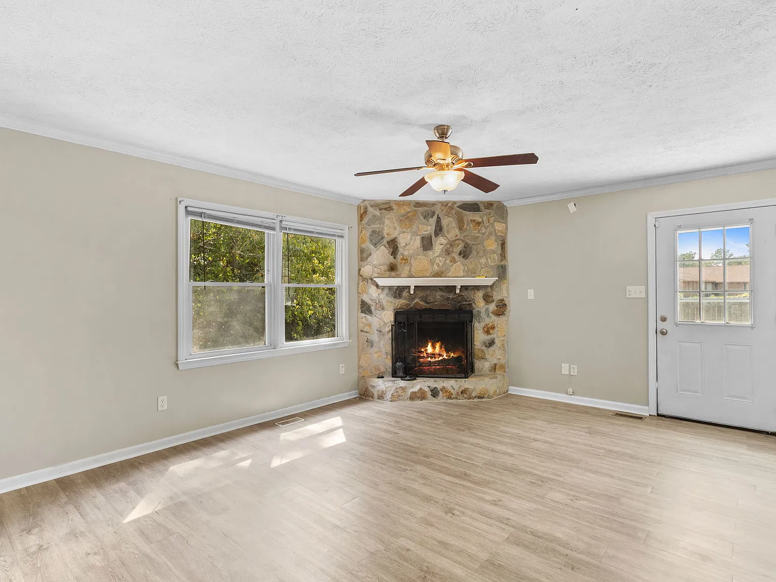 3 bed, 1254 sqft, $1,675 — Photo 4