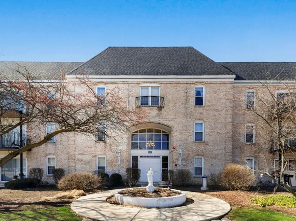 5001 Carriageway Dr #A216, Rolling Meadows, IL 60008