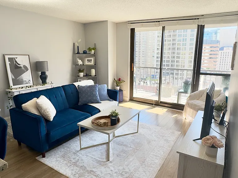 10 E Ontario St #2101 — Photo 2