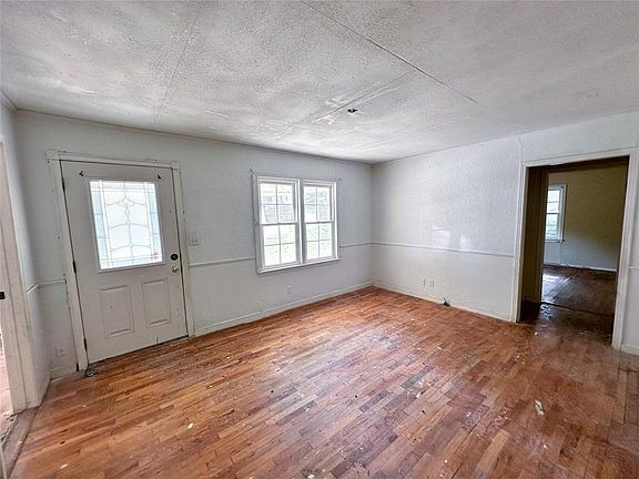 2nd image of 1201 Denson Dr