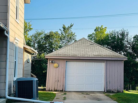 3rd image of 638 W Ringold St