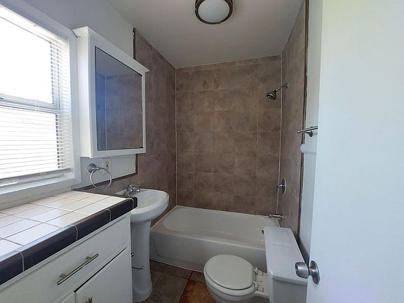 4th image of 1040 Ximeno Ave #7