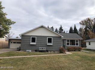 1717 Chestnut St, Grand Forks, ND 58201