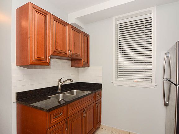 4th image of 3631 W Dickens Ave