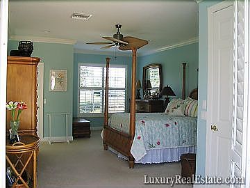 1st image of 230 Oak Hammock Cir SW