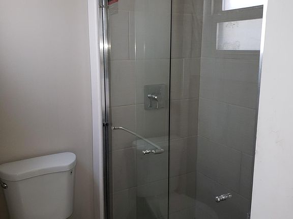 5th image of 1626 Auburn Ave #1