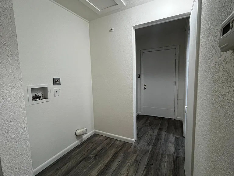 1102 W Airport Rd — Photo 5