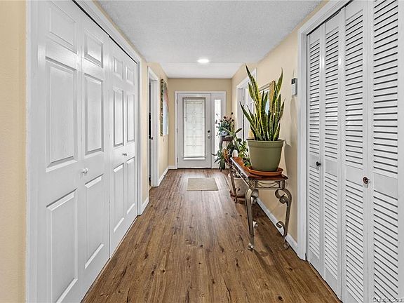 4th image of 284 W Park Manor Dr