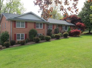 871 Hawthorne Ln, Waynesboro, VA 22980