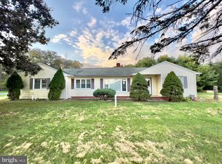 160 Oakland Mills Rd, Manalapan, NJ 07726