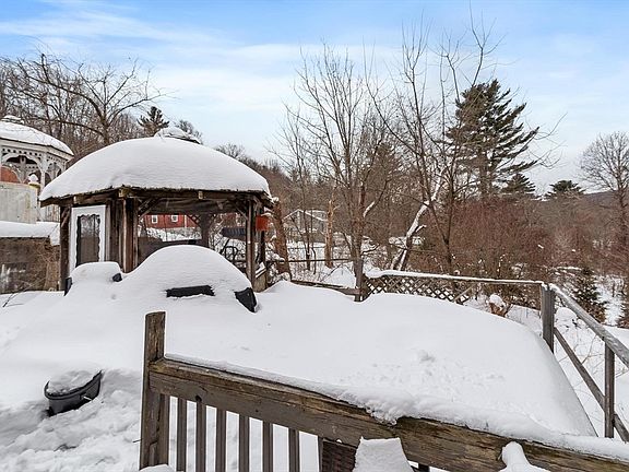 3rd image of 6 Henry Rd