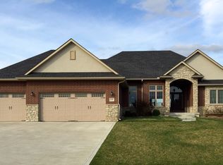 1256 Vivian Dr, Warrensburg, MO 64093