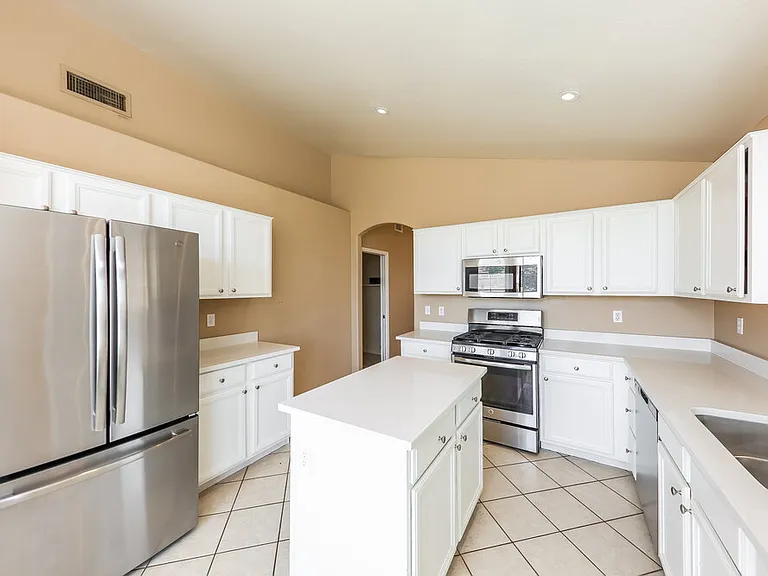 13122 W Wilshire Dr — Photo 8