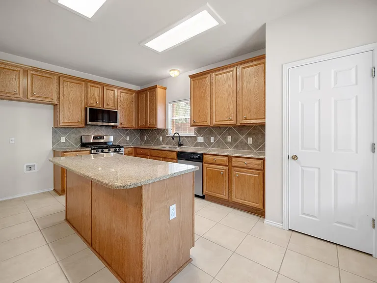 9400 Billingham Trl — Photo 8