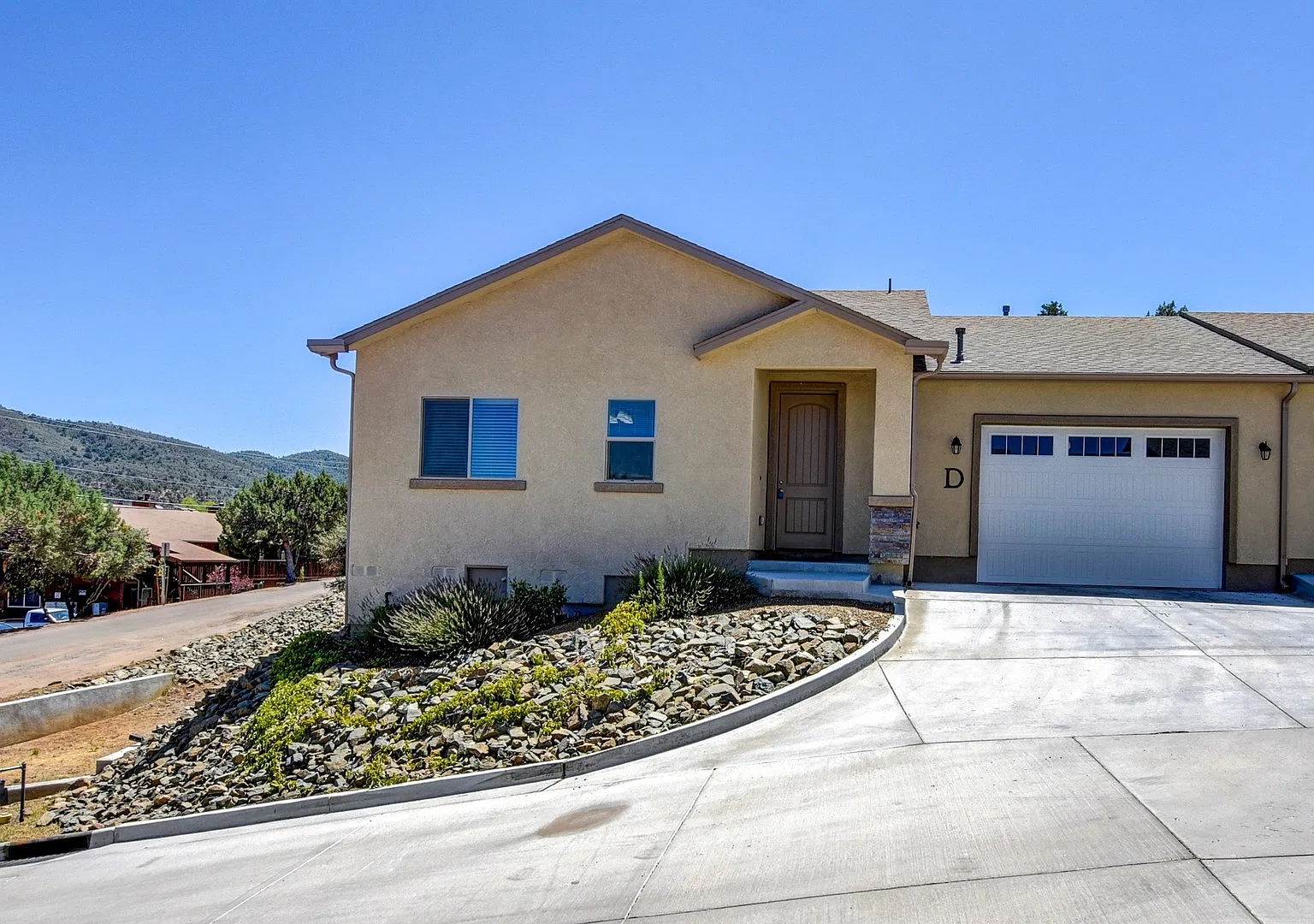 340 Robinson Drive — Photo 3